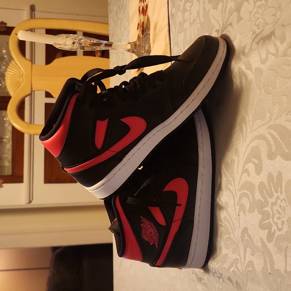 Nwo tags black jordan 1s with atomic pink